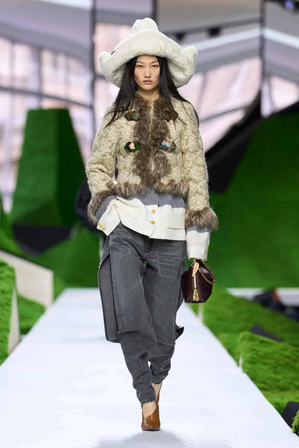 LOUIS VUITTON 蝶ネクタイヌー パピヨンLVカモフラージュ　ブラック LOUIS VUITTON 蝶ネクタイヌー パピヨンLVカモフラージュ ブラック